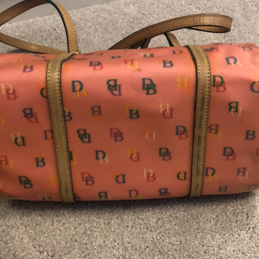 Pink Dooney & Burke hand bag. Used condition. - Picture 4 of 8